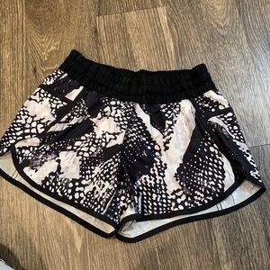 Lululemon tracker shorts